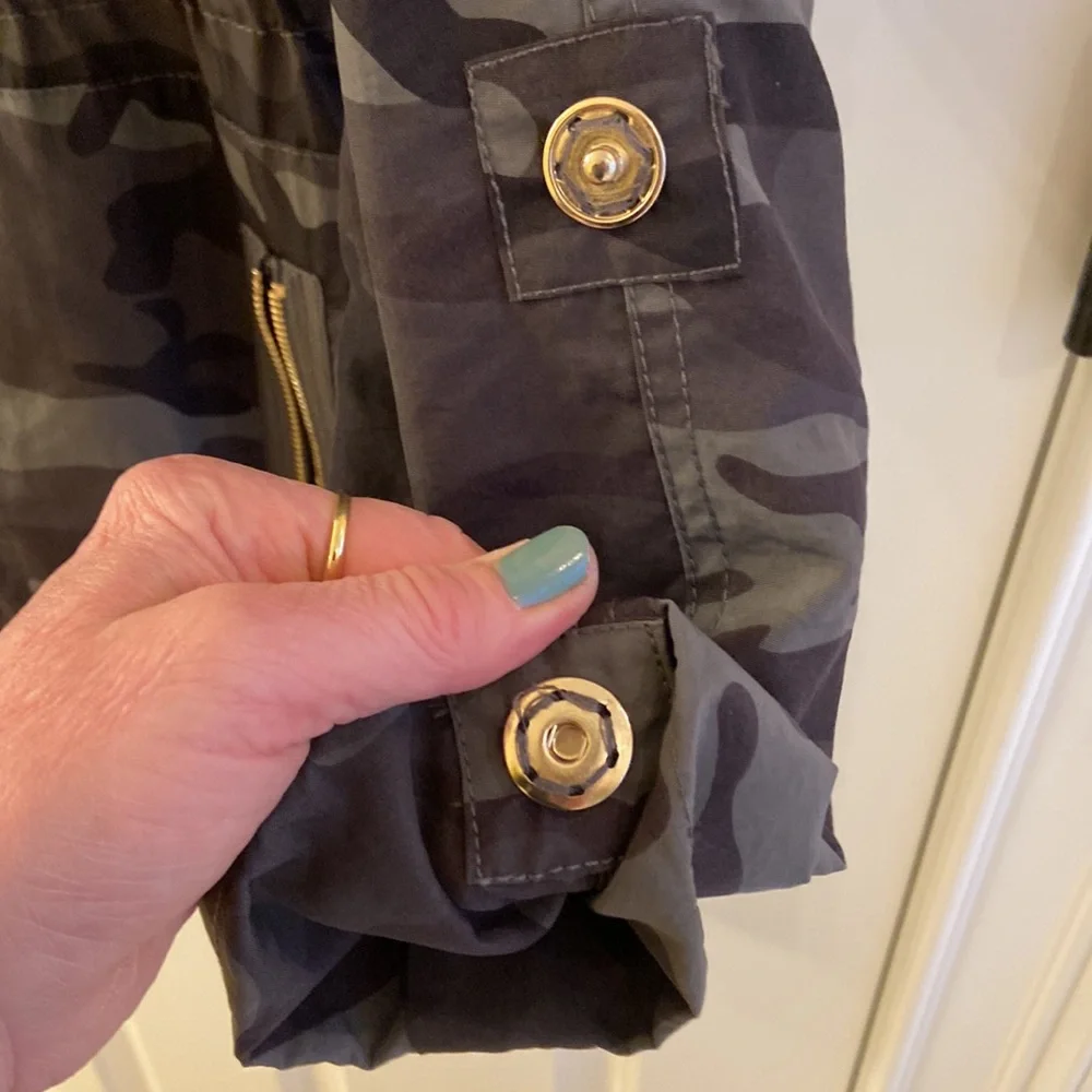 Tart Collections Cory Camouflage Rain jacket. Size XS. Like new. - Picture 8 of 12